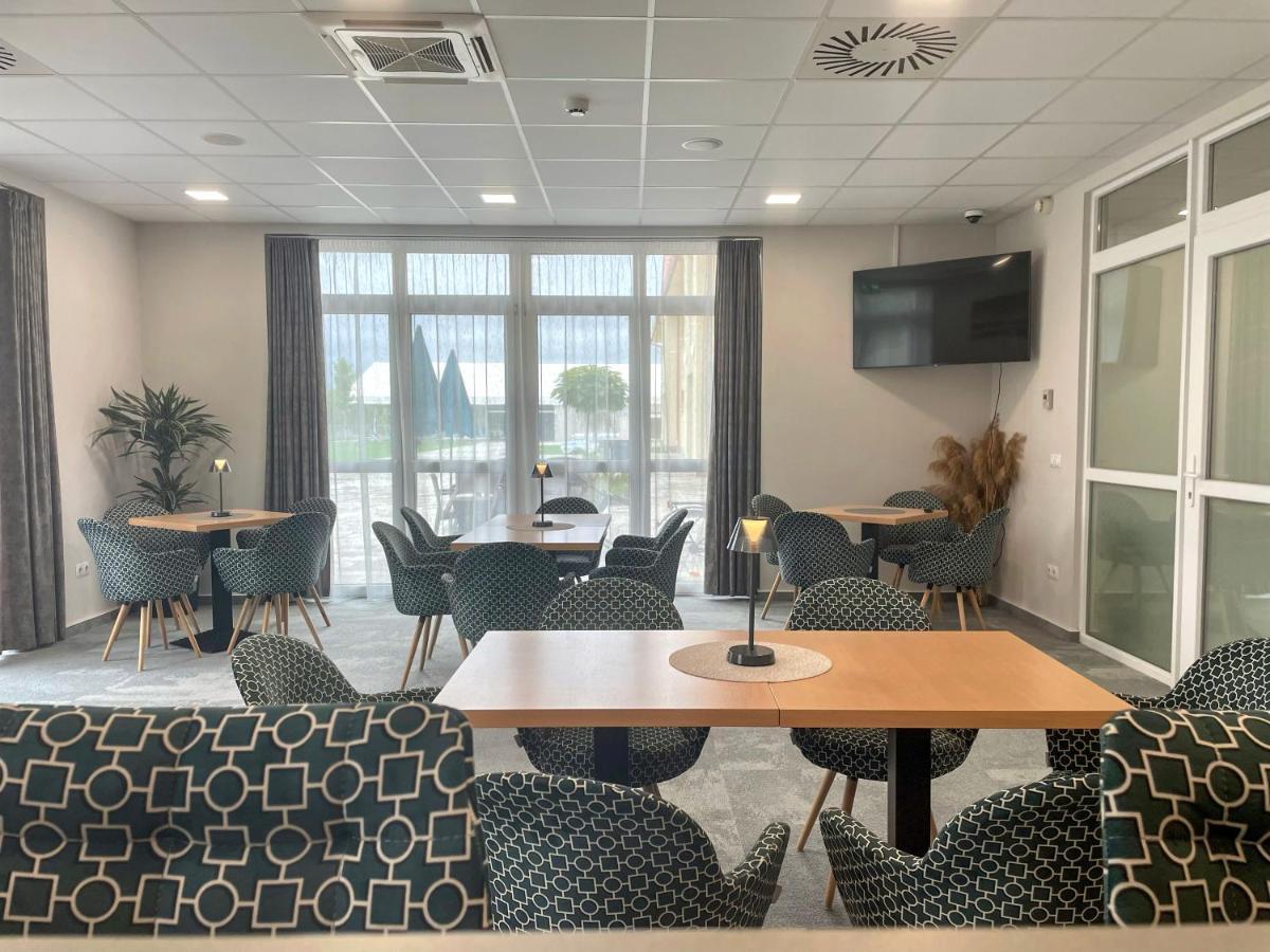 Gyirmot Sport & Wellness Hotel 杰尔 外观 照片